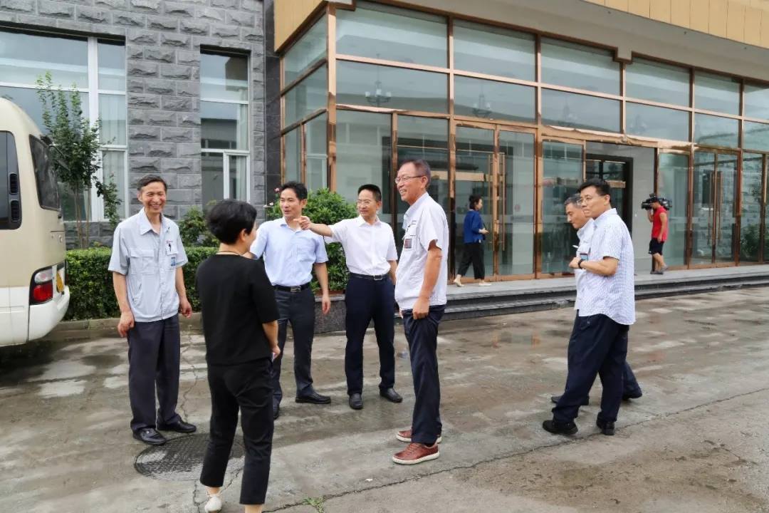 東華原醫(yī)療董事長(zhǎng)接見總工會(huì)成員 東華原醫(yī)療董事長(zhǎng)接見總工會(huì)成員
